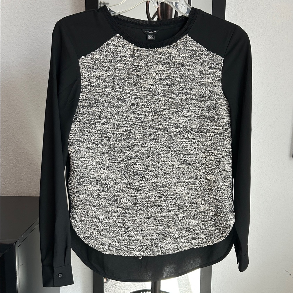 Ann Taylor Black & Gray Raglan Knit-Front Pullover
